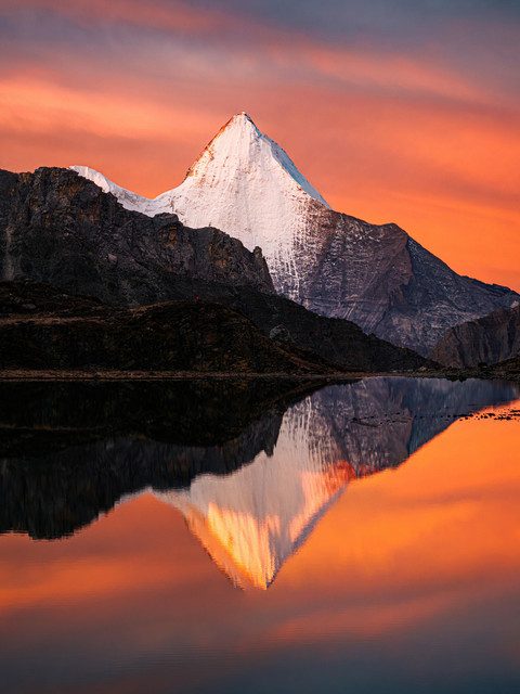Sacred mountains and alpine lakes in Western Sichuan