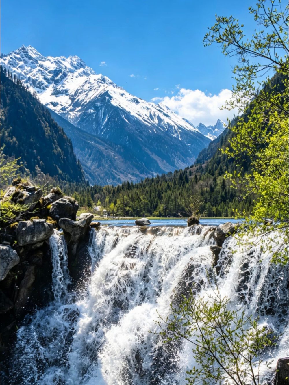Turquoise alpine lakes and golden autumn forest in Bipenggou, Western Sichuan