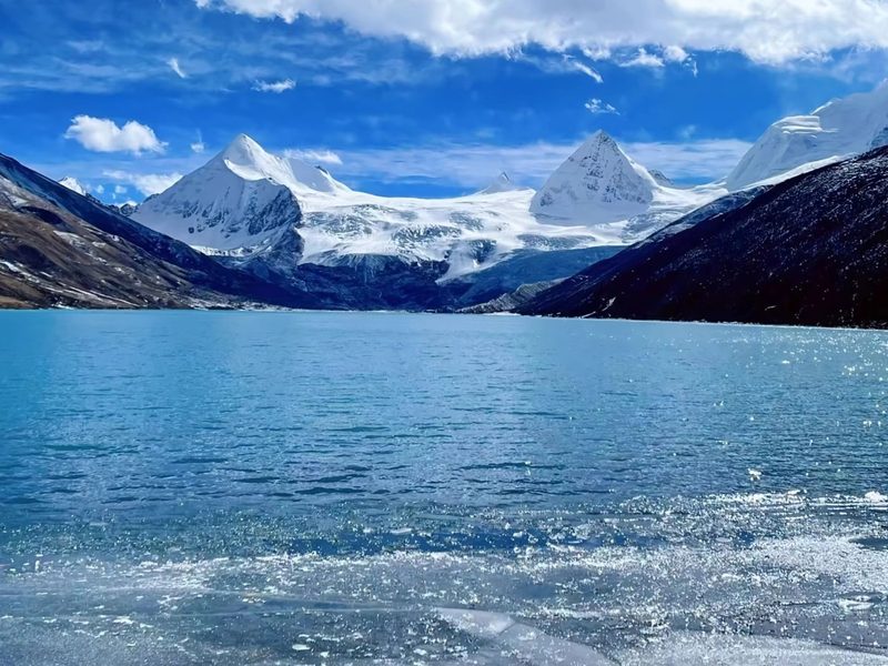 Yamdrok Lake